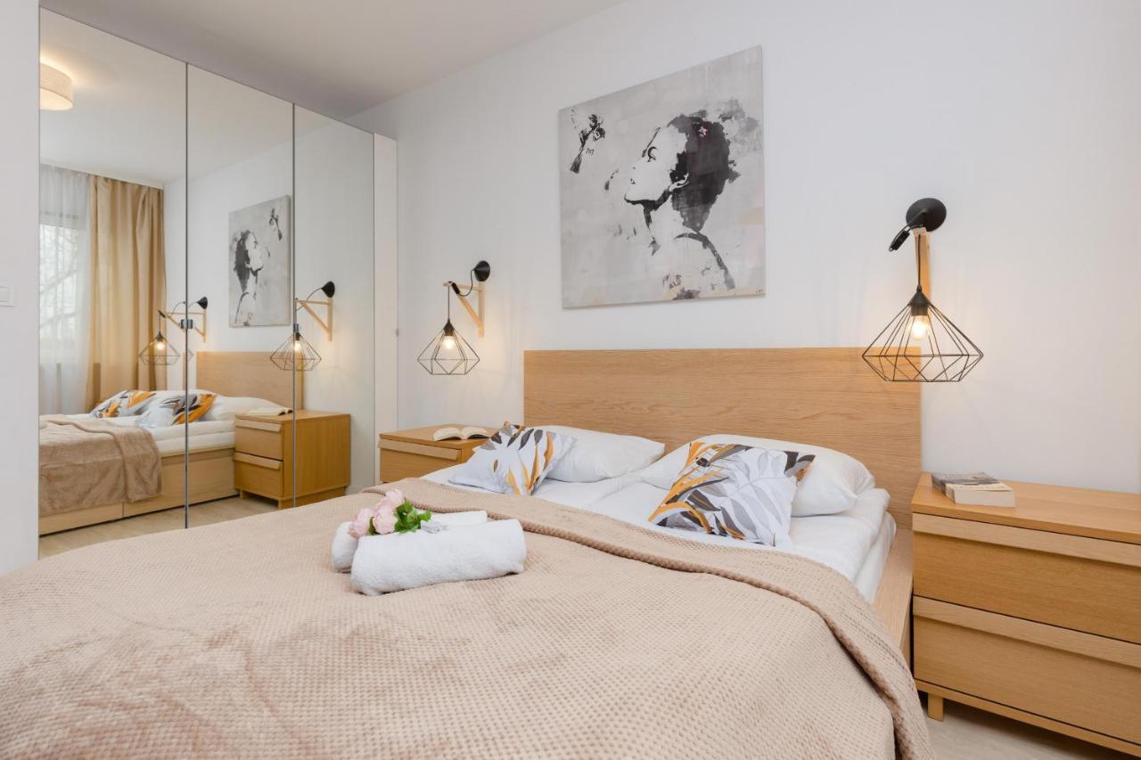 Warsaw Sokolowska One Bedroom Apartament By Noclegi Renters Esterno foto